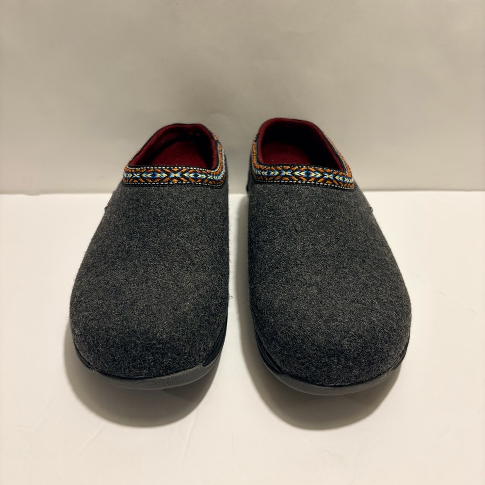 Therafit Cozy Gray Women’s Slippers Clogs Indoor/Outdoor with Patterned Trim